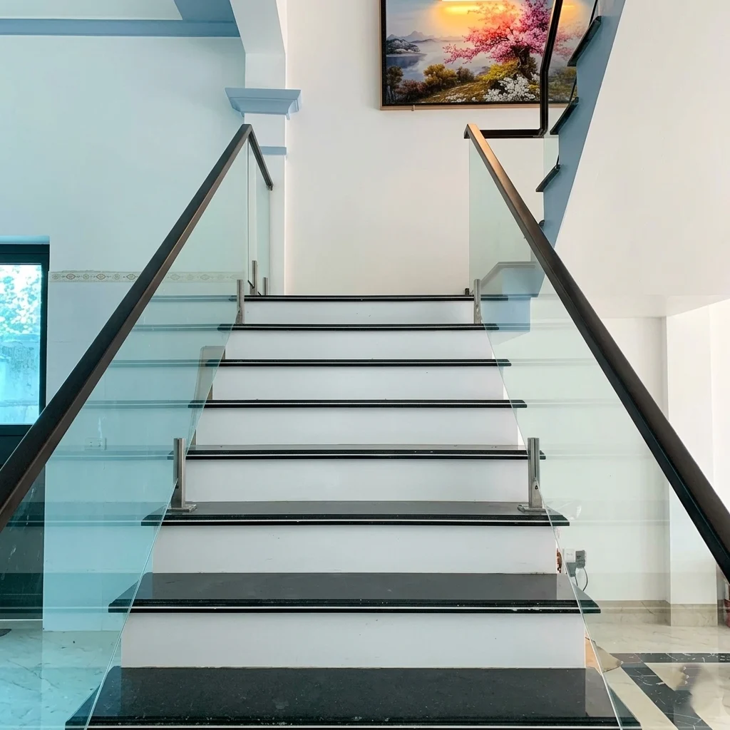 Cầu thang kính tay vịn slim