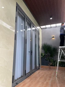 Hoàn thiện cửa nhôm cho chị Nguyệt - Cam Tân