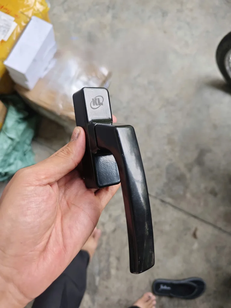 Tay gạt đa điểm KL